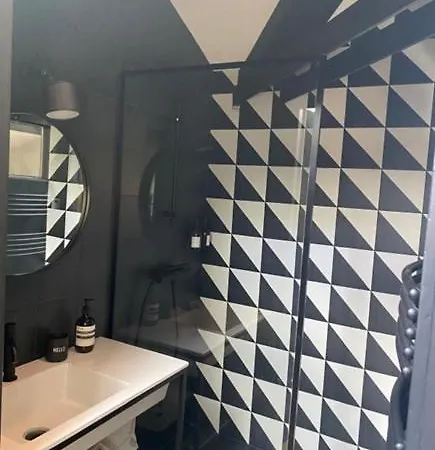 Confort Et Raffinement Au Coeur Du 6eme Oda ve Kahvaltı Lyon